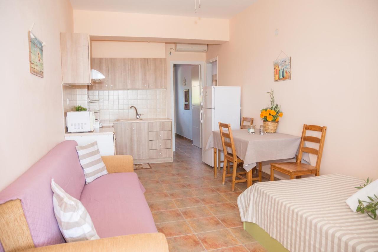 Appartement Ktima Develekou à Pigadhia  Extérieur photo